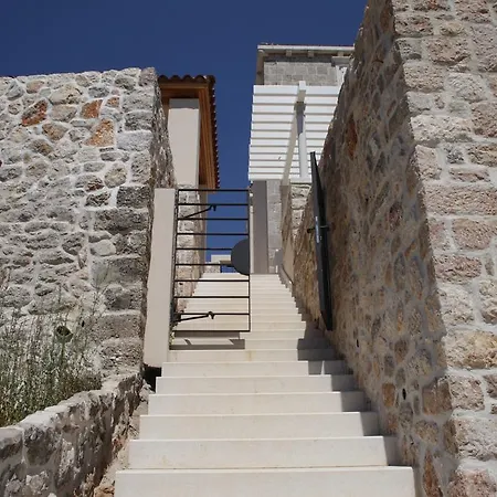 Guest house Saints Hills Winery Oskorusno
